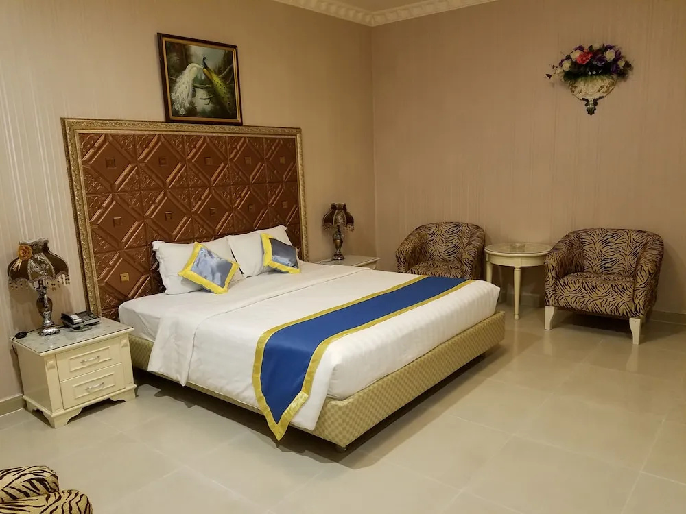 Fortune 700 Hotel