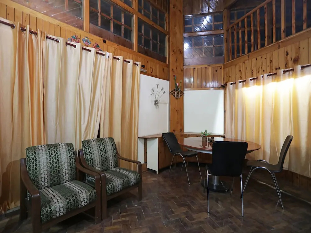OYO 14300 Home Pleasant 3BHK Mount View Cottage, Prini