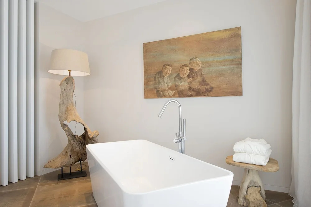 Captivating 5br pool villa close Navarino Golf