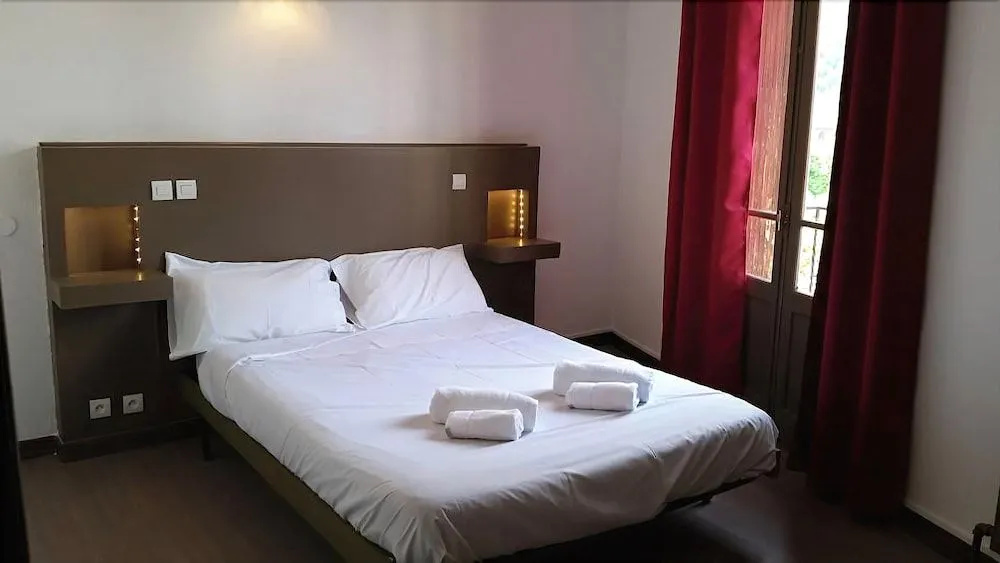 Logis Hotel-restaurant Les Glycines
