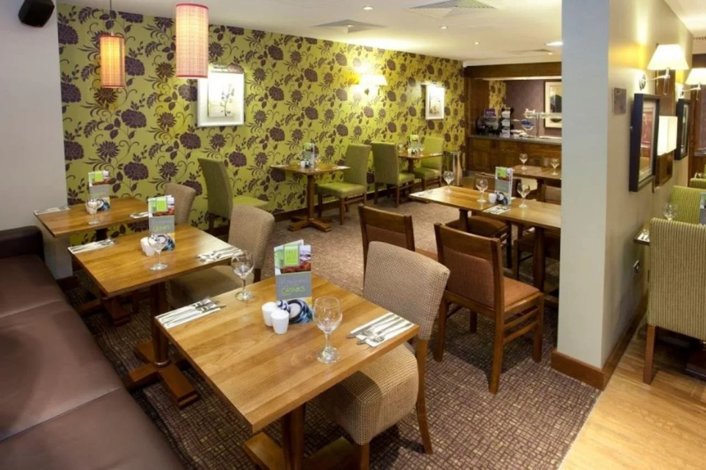 Premier Inn Inverness Centre - River Ness
