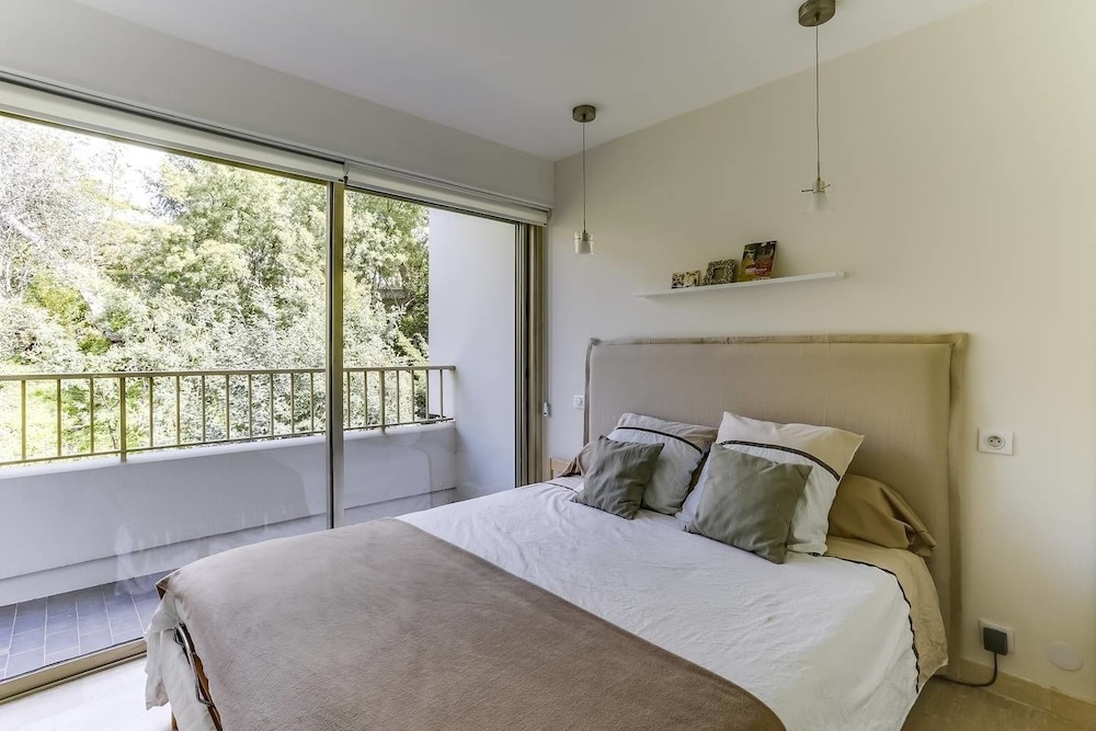 Apartment in Cannes w sea View, Nice Pool & Tennis