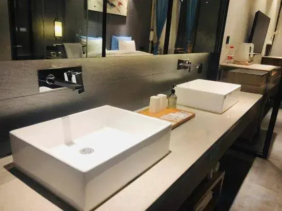 Moshe Hotel (Zhengzhou East Railway Station Mixc Store)