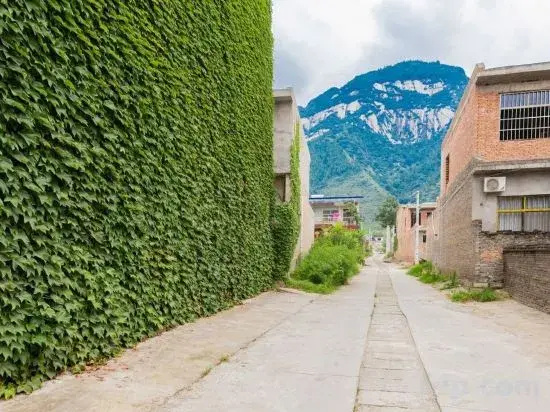 Cenxi Hotel (Huashan Scenic Area)