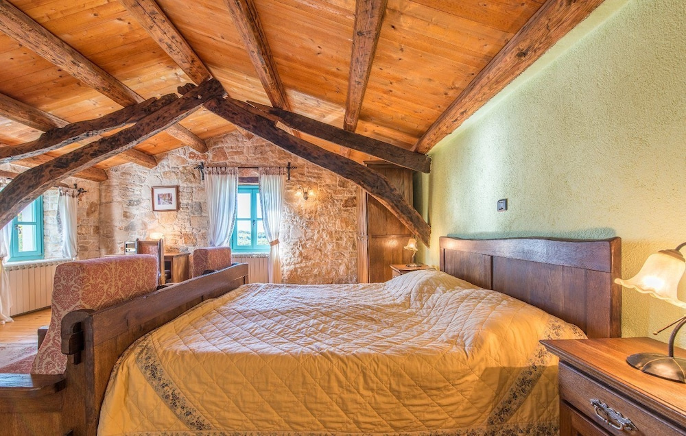 Authentic Villa in Tinjan With Private Pool