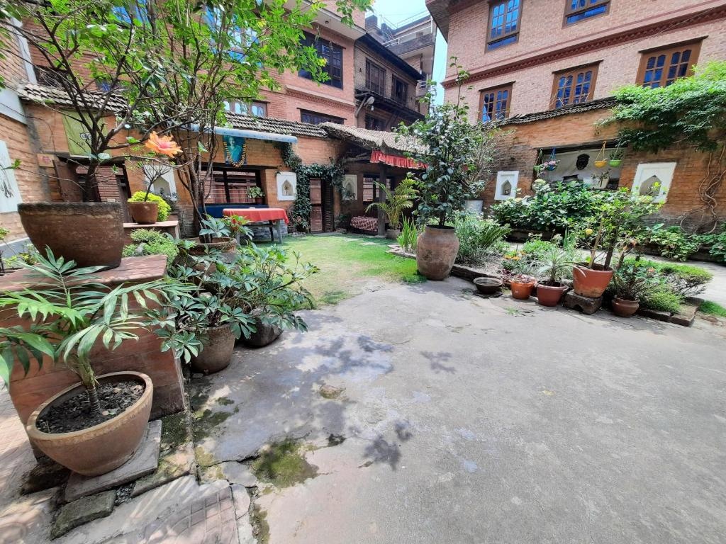 Pradhan House - Home Stay with Garden