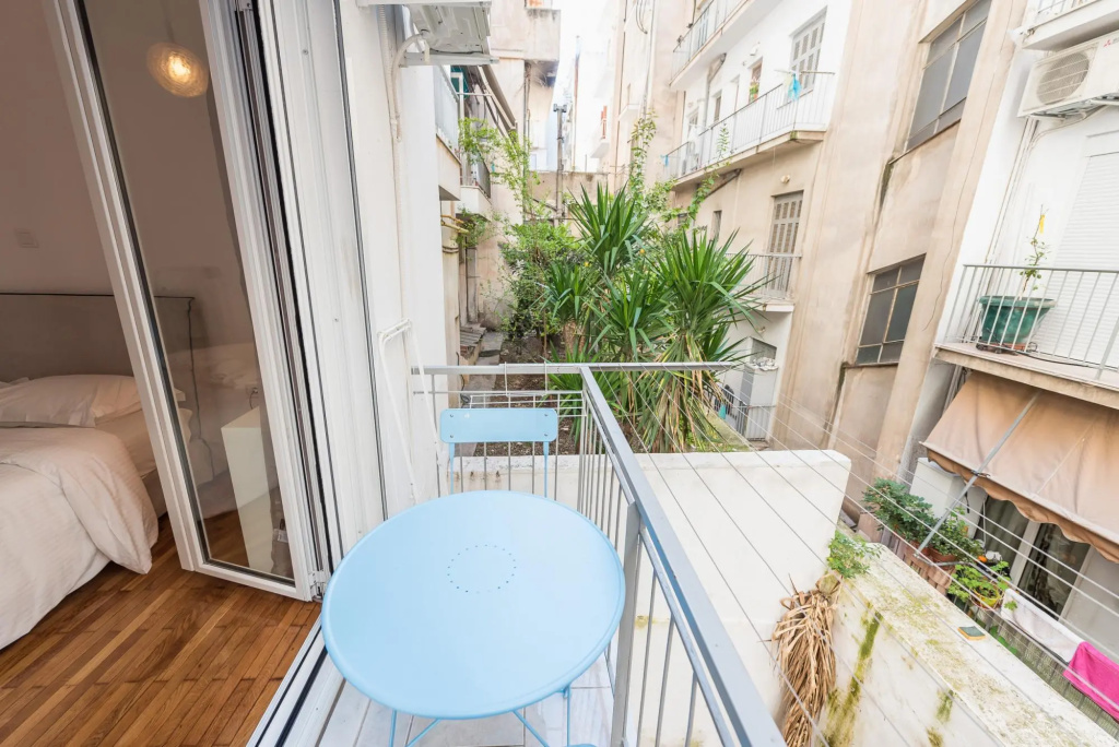 Fresh and Clean apt for 6 in Koukaki