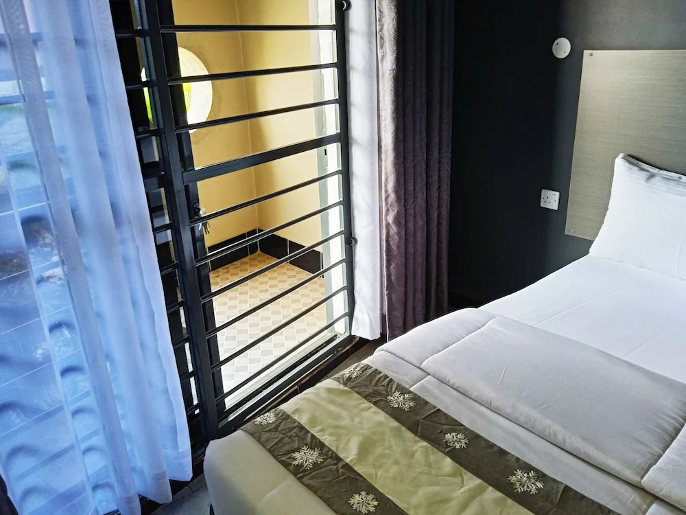 Ashleys Hotel