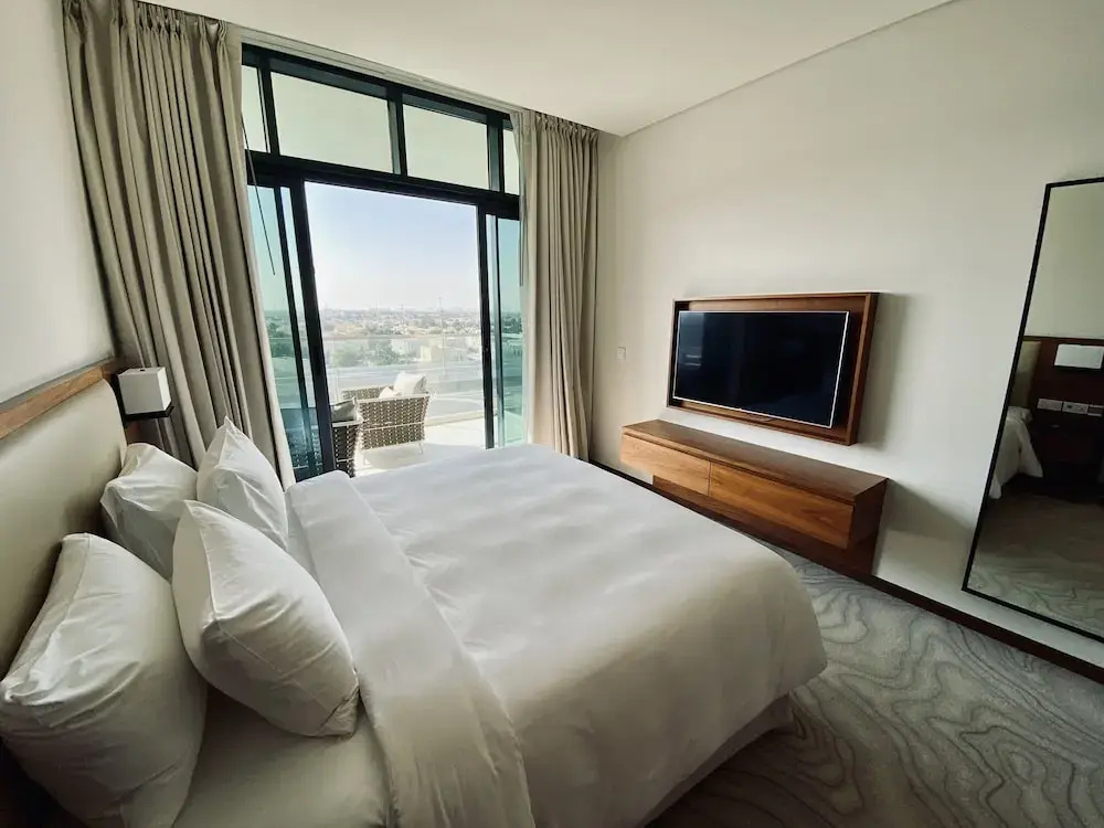 SuperHost - Spacious Apartment With Balcony and Large Pool