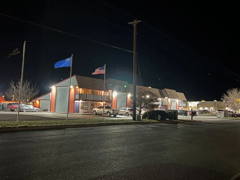 Oasis Inn and Suites