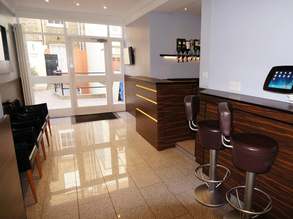 Crestfield Hotel