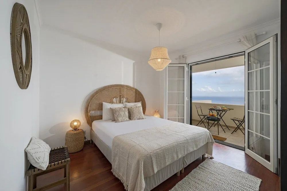 Casa Skyline by An Island Apart