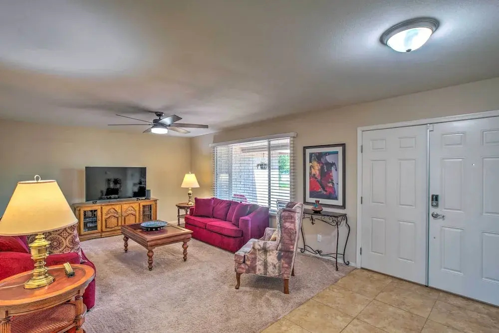 Pet-friendly Arizona Escape: Golf & Hike Nearby!