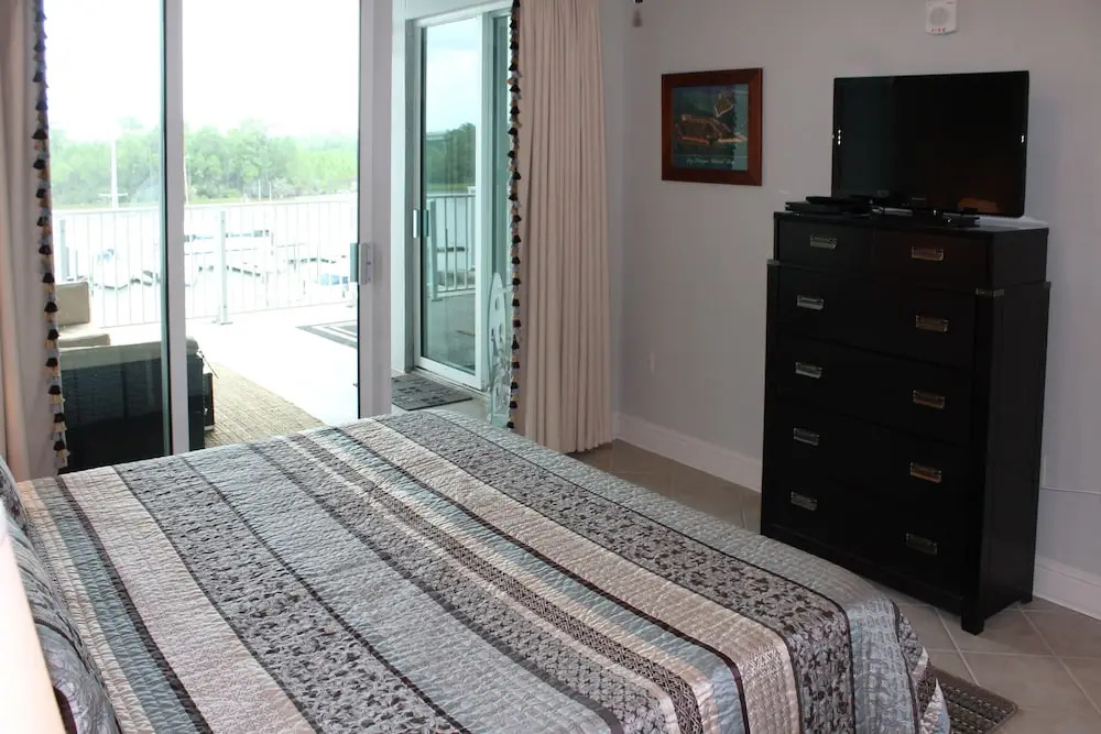 Whar305x 2 Bedroom Condo
