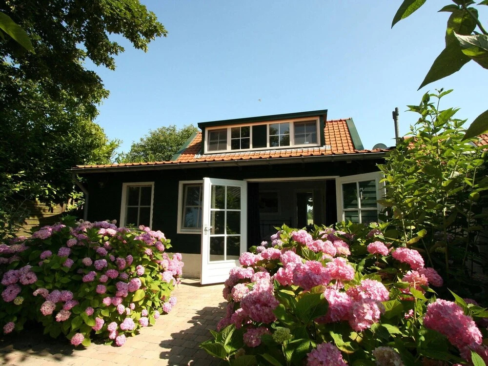 Dike House in Schoondijke near Beaches