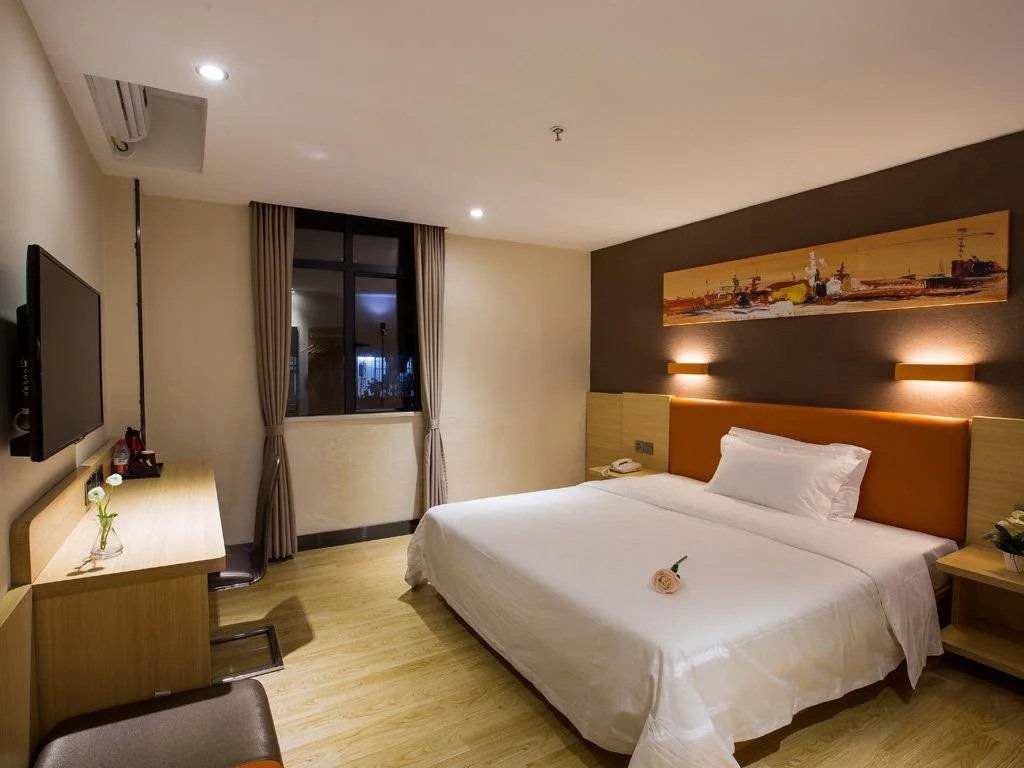 IU Hotel Tianjin Jinghai Shengli Street Branch