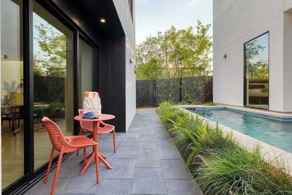 Modern East Austin Home w/ Pool, Near Downtown & Lady Bird Lake Casa 1803 by Avantstay