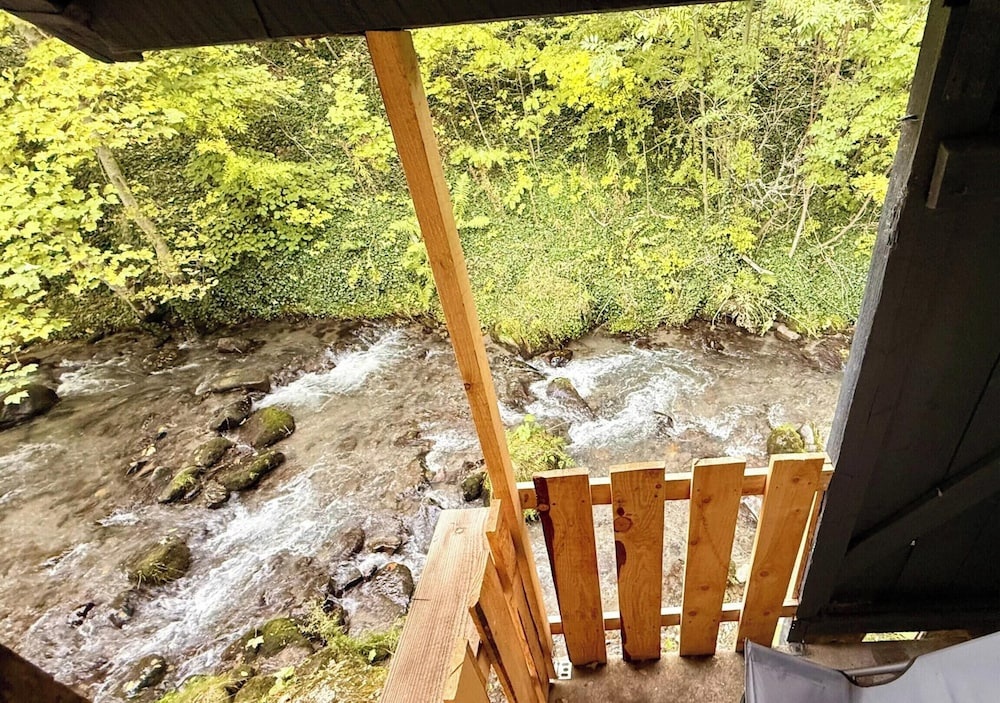 Cabin-style Nook for 2