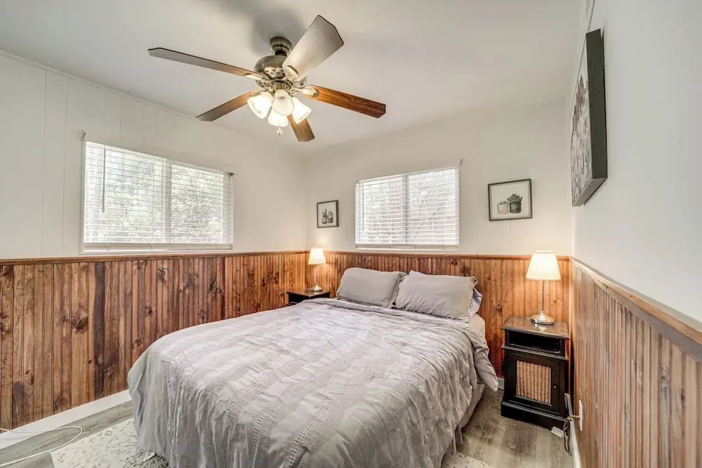 Near Fossil Creek & Trails: Scenic Pine Cabin!