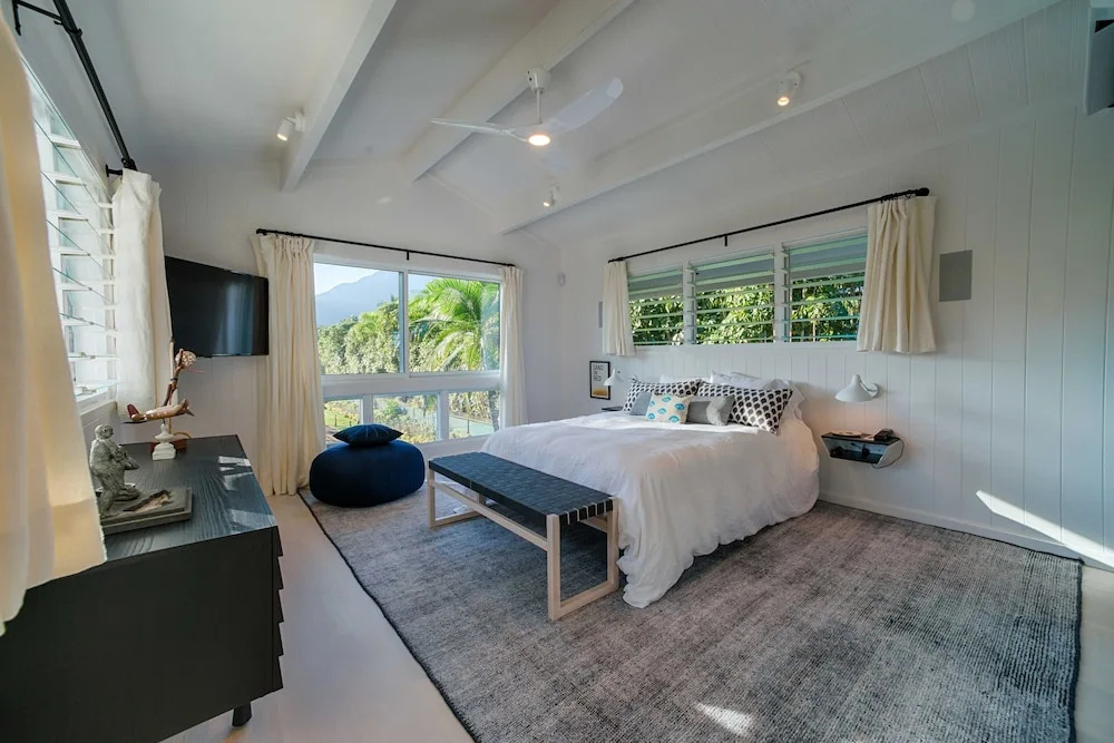 Hanalei Beachfront 3 Bedroom Home by RedAwning