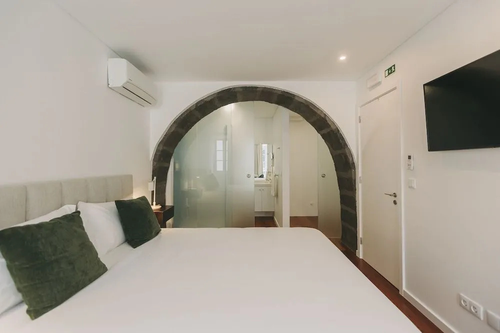 Azores Inn - Family Suites