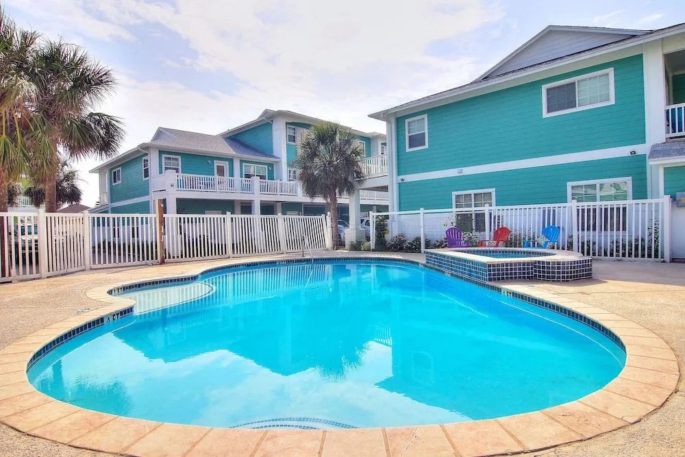 Three Keys Cottage 12 by RedAwning