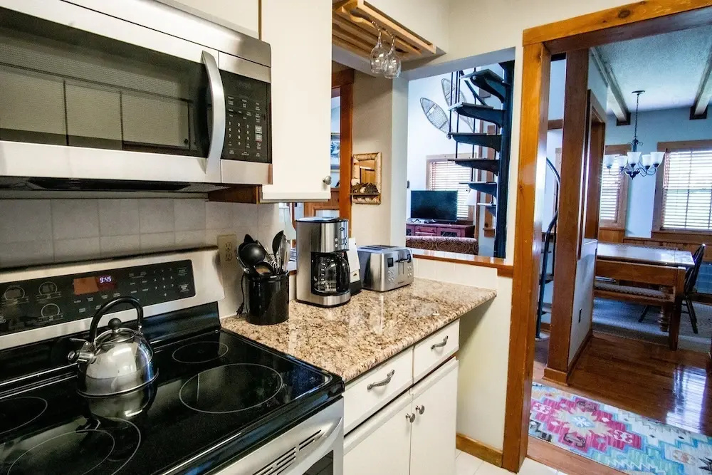 Autumn Mountain Stay Whistlepunk 32, 4BR + Loft