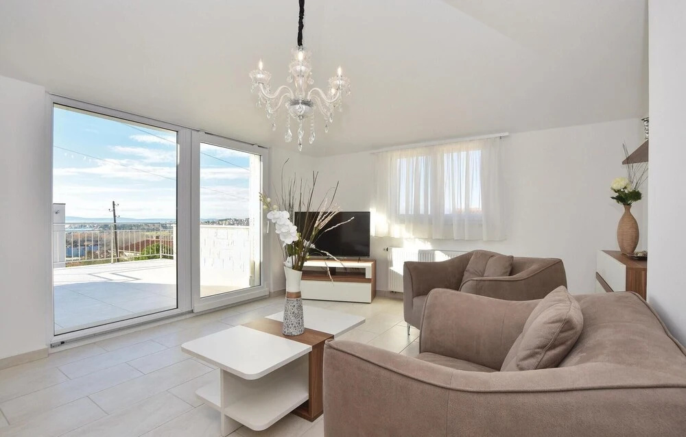 Nice Home in Podstrana With Wifi and 4 Bedrooms