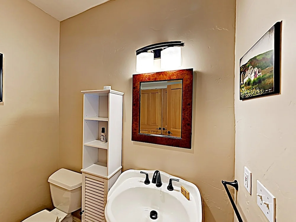 New Listing! Main Street : Private Hot Tub 3 Bedroom Home