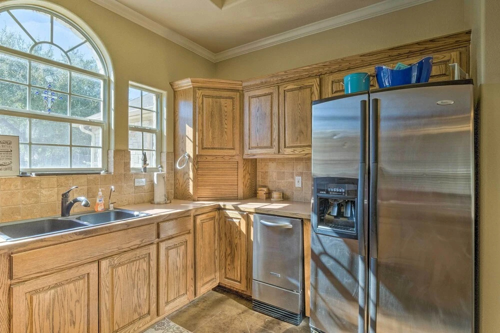Covered Deck & 2-story Dock: Lake Travis Home!