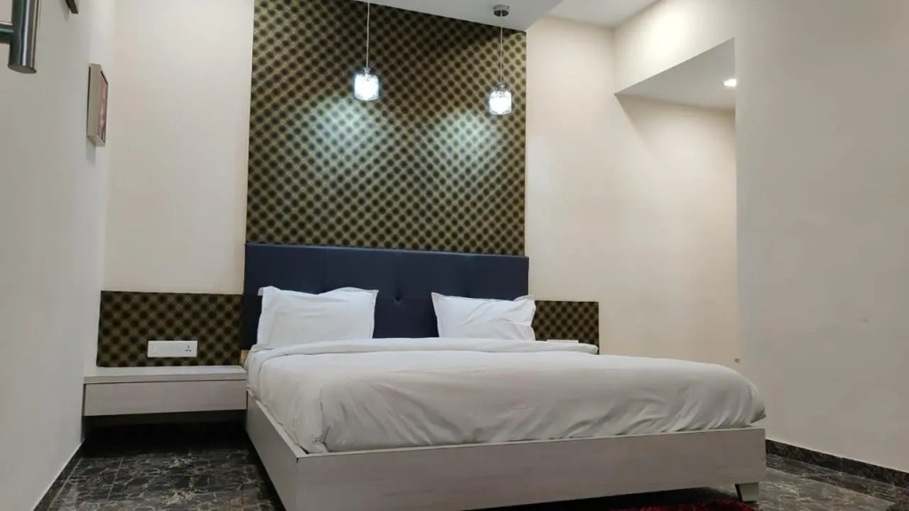 Vadpadraka Hotel And Resort