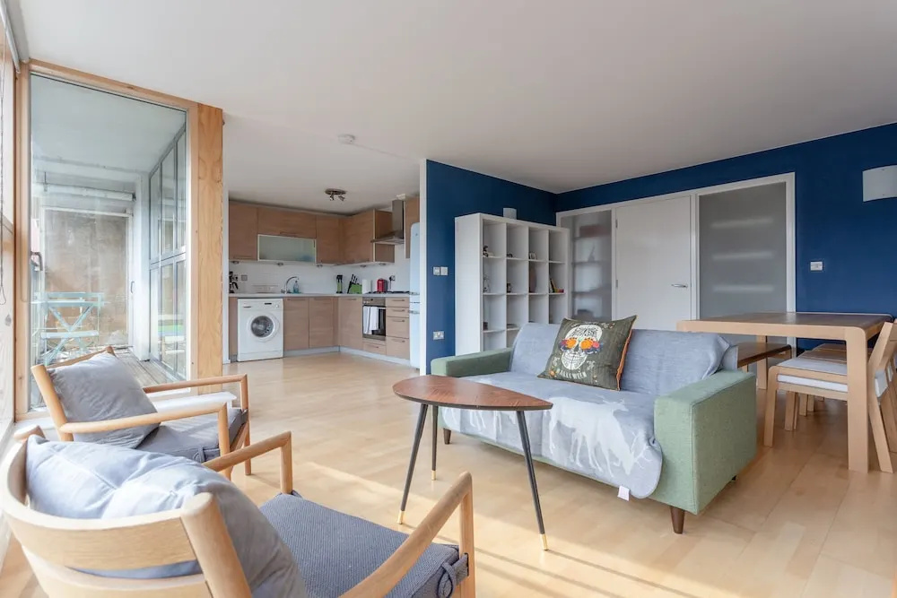 Spacious 2 Bedroom Canal Side Apartment with Balcony