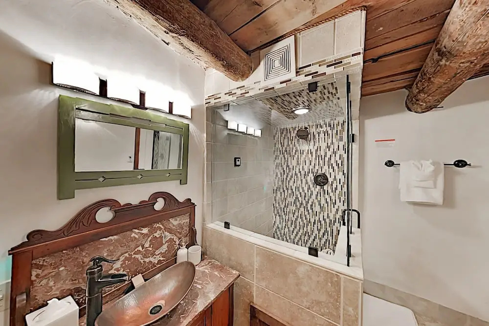 Luxe 2-unit Hideaway: Historic Suite & Casita 2 Bedroom Duplex