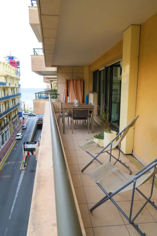 Lola Terrasse by Nestor&Jeeves