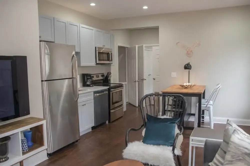 Stylish Violet Iris Sleeps 10 2 Atlanta Apts