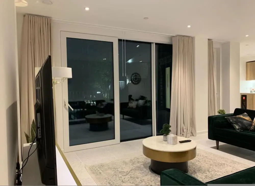 Luxury Spacious Flat With Communal Gardens Parking
