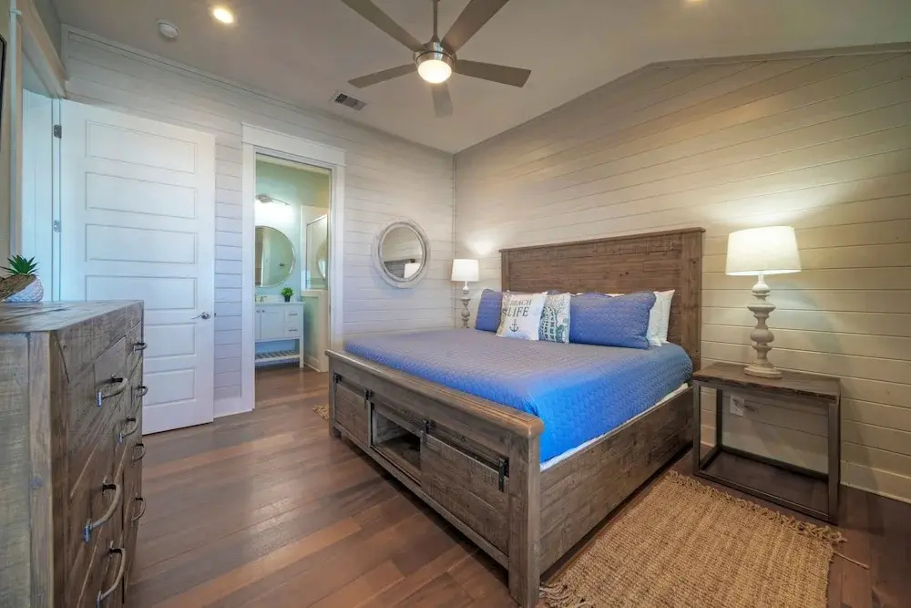 Blue Marlin at Trout Street Balcony w Marina Views Walk to Port A Nightlife