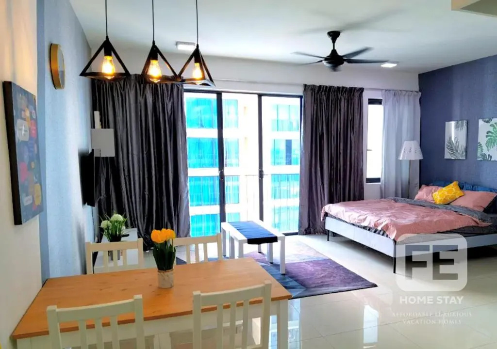 Netflix Wifi Trefoil Homestay Setia Alam FE Studo for 2 pax