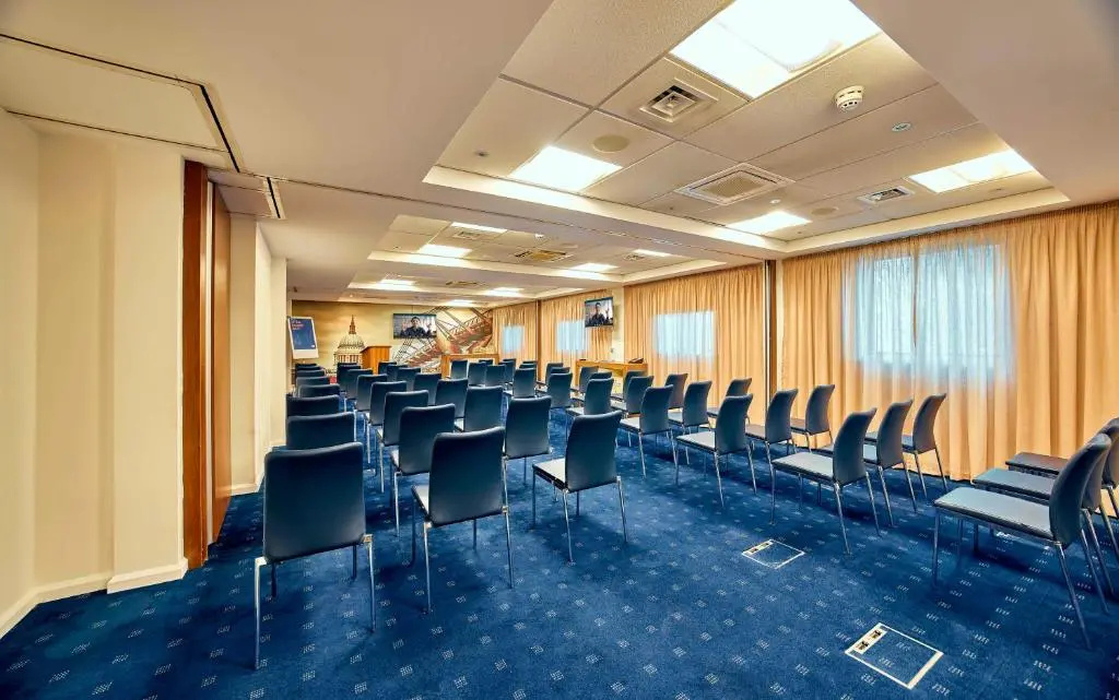 Holiday Inn Express London Stratford by IHG