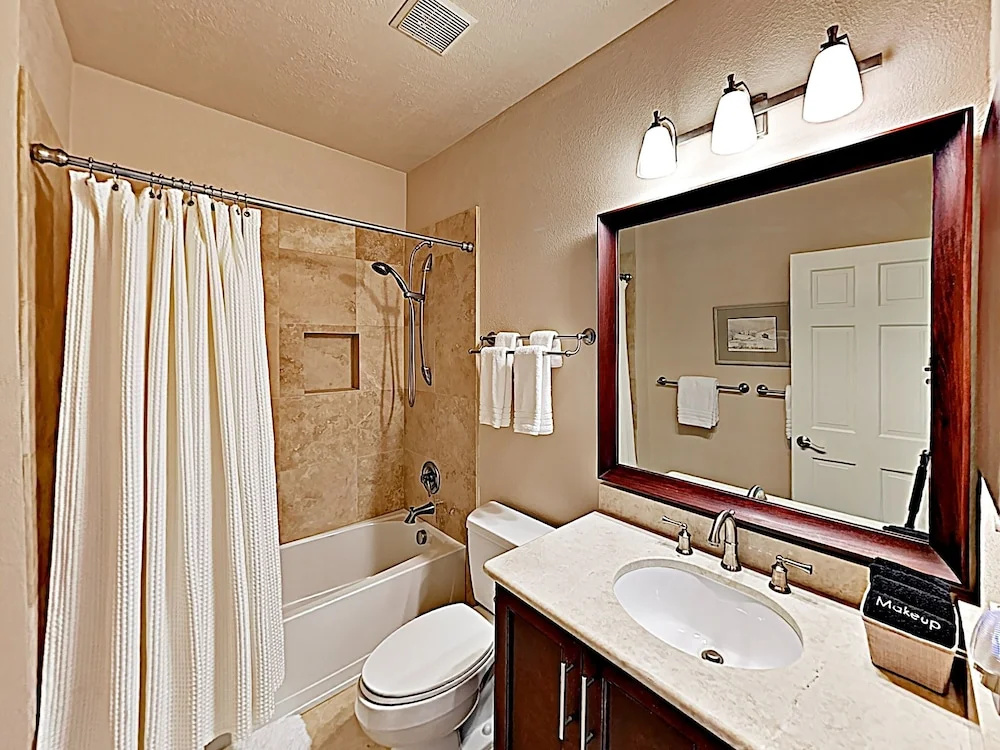 New Listing! W/ Pool -- Walk To Ski Lift 3 Bedroom Condo