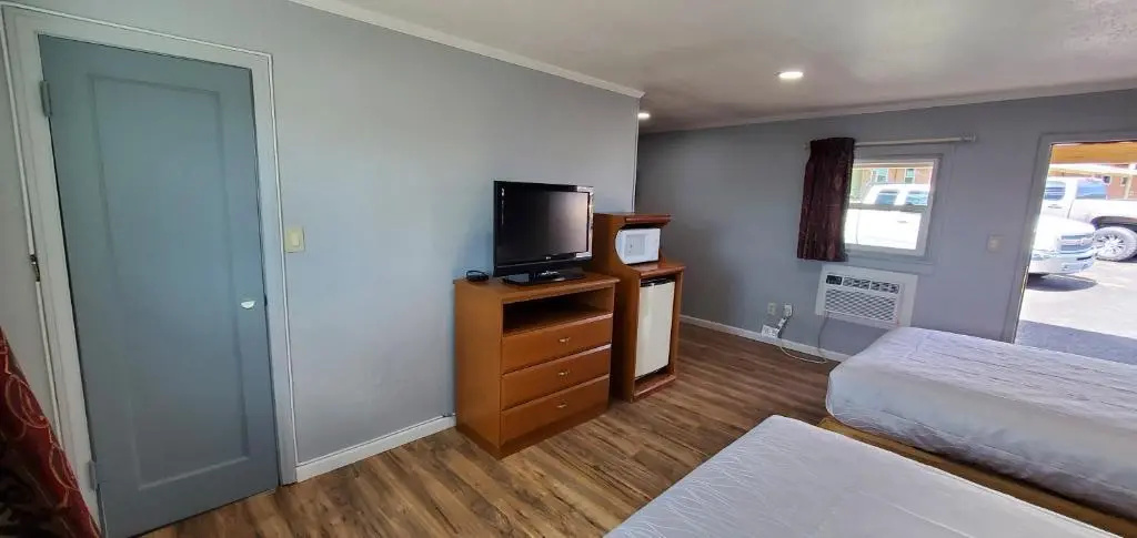Travelers Inn