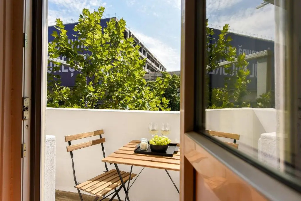 THE INDUSTRIAL. Huge Unirii Square Apartment