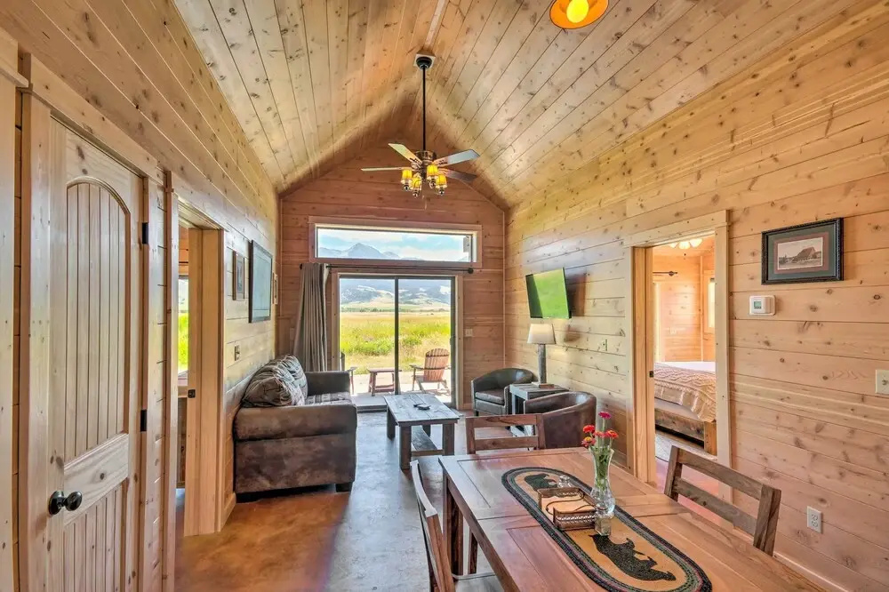 Dreamy Mountain-view Cabin Near Yellowstone!