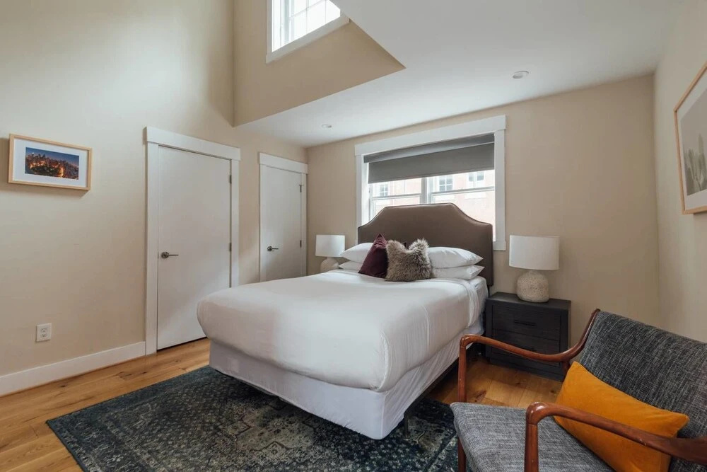 Renovated & Modern Home in Downtown Philly