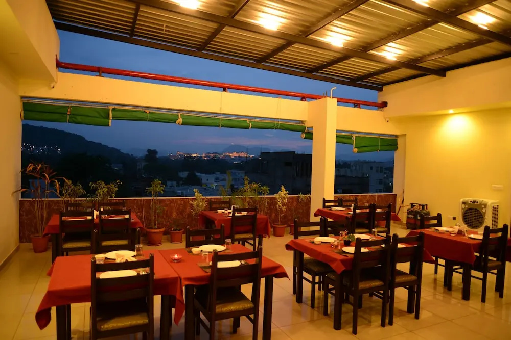 Hotel Sanobar