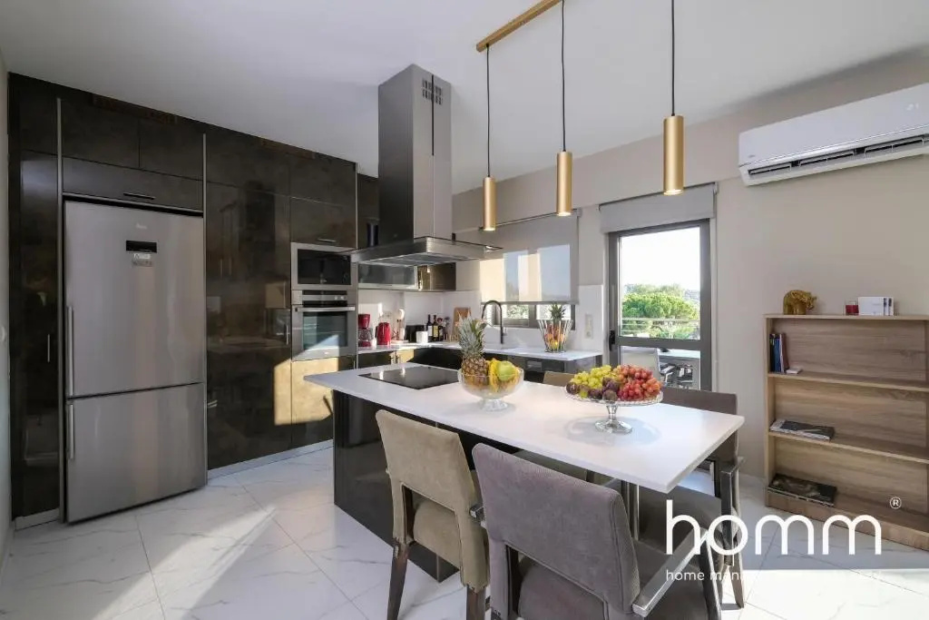 Spacious & Minimal Paiania homm 10min to Airport