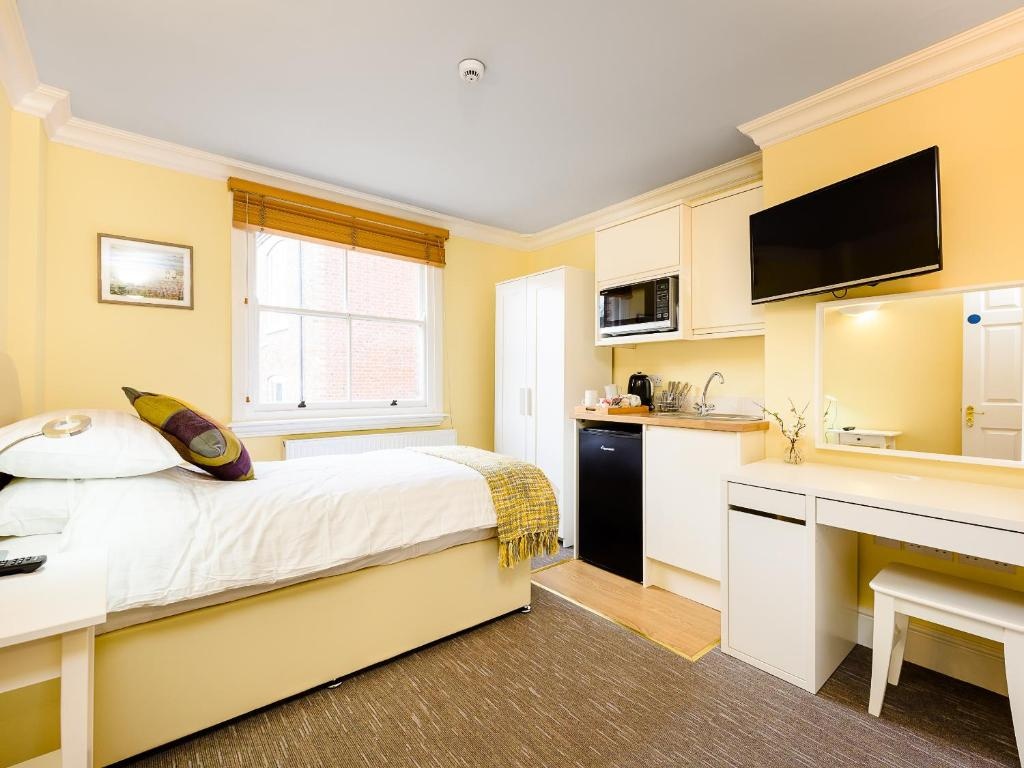 1 Riverside Apartments