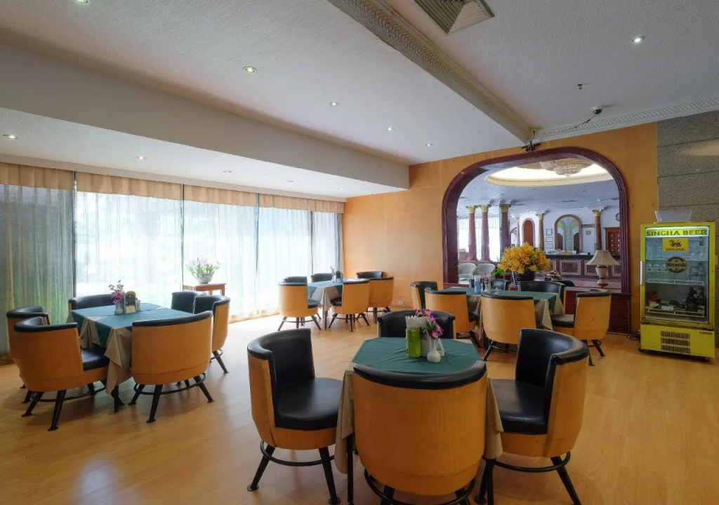Royal Benja Hotel - Big Rooms, Family Friendly