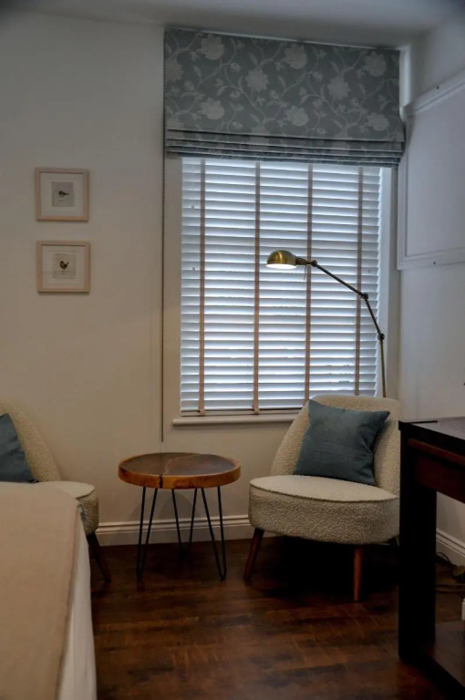 Upstairs at 33 - Self check in boutique accommodation in Worcester Centre