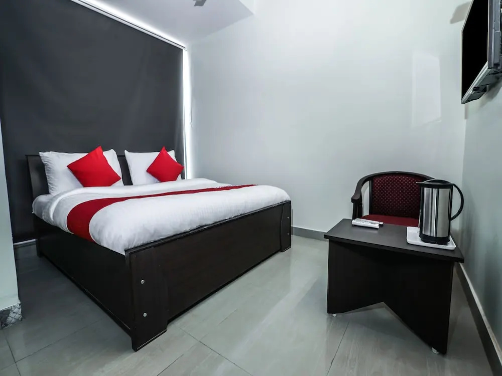 OYO 15154 Hotel Rock On